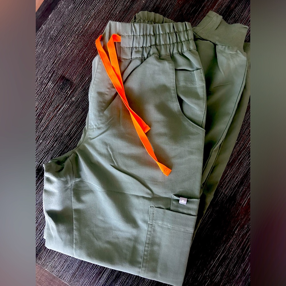 FIGs scrub pants